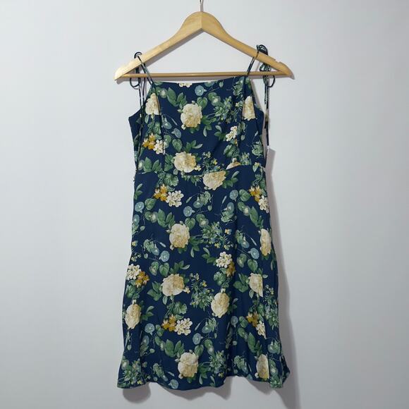 Old Navy Dresses & Skirts - Old navy Fit & Flare Tie-Strap Mini Dress Women’s size medium NWT